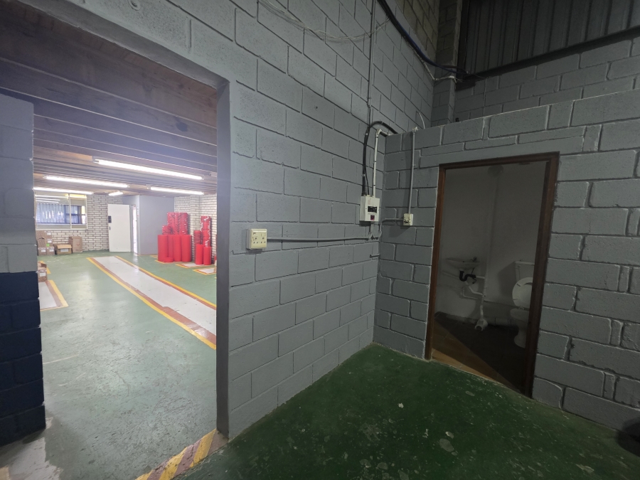 To Let Commercial Property for Rent in Beacon Bay North Eastern Cape